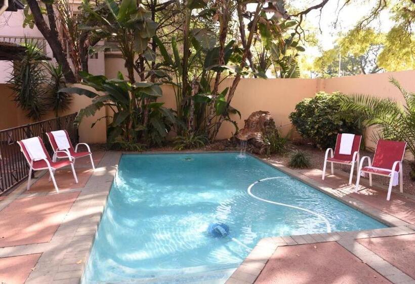 פנסיון Chancellors Court Guest House