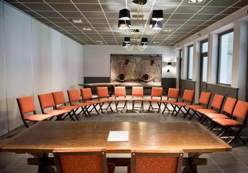 Отель Armes De Champagne