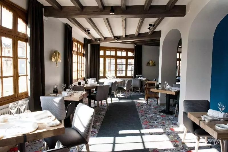 Отель Armes De Champagne