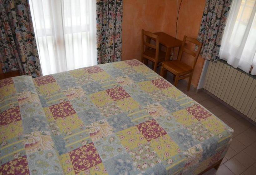 בית מלון כפרי Chateau Des Dames