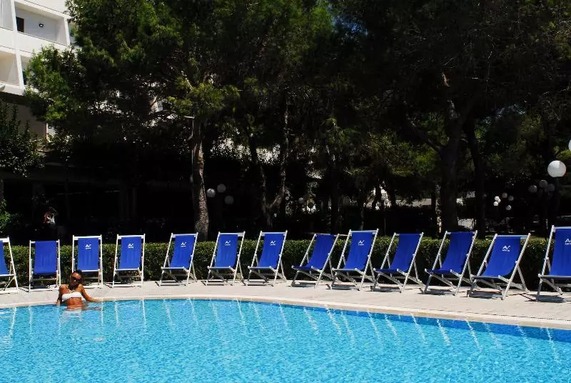 Отель Club Astor