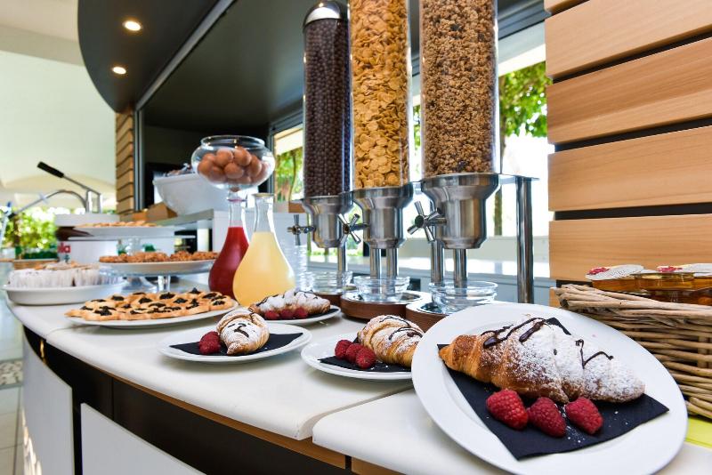 בית מלון כפרי Club Astor