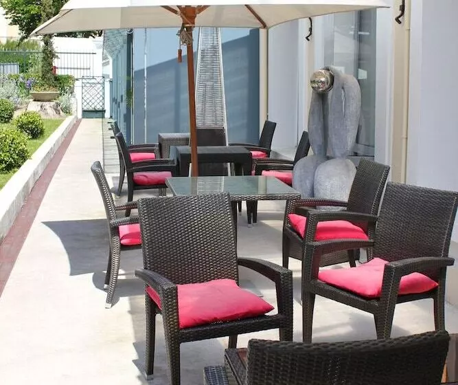 ホテル Grand Hôtel De Courtoisville