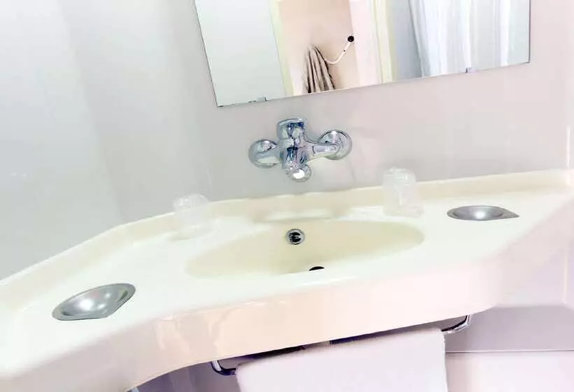 Отель Premiere Classe Nancy Est Essey