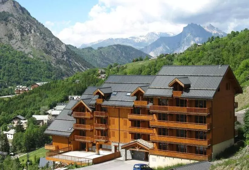 Отель Residence Odalys Le Hameau Et Les Chalets De La Vallee D Or