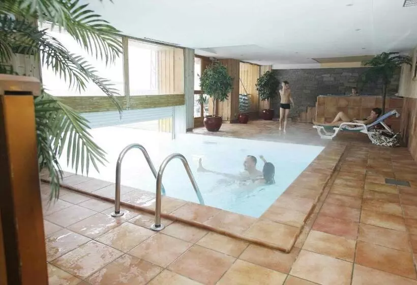 Отель Residence Odalys Le Hameau Et Les Chalets De La Vallee D Or