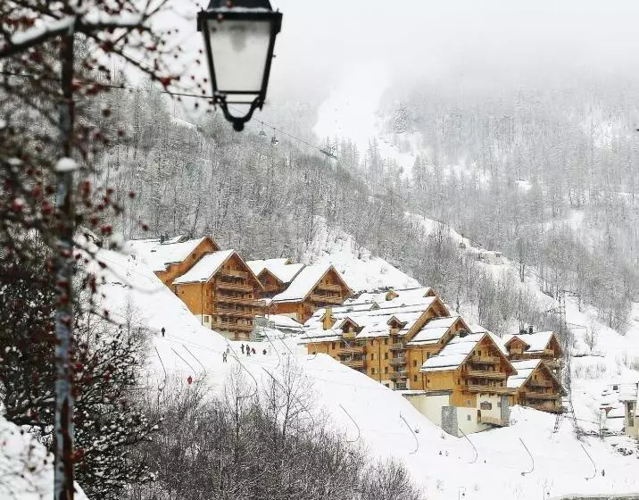 Отель Residence Odalys Le Hameau Et Les Chalets De La Vallee D Or