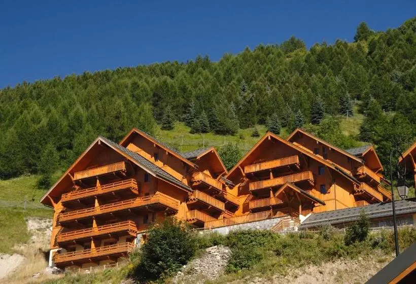 Отель Residence Odalys Le Hameau Et Les Chalets De La Vallee D Or