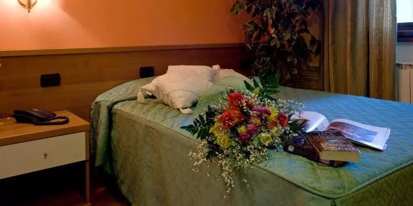 בית מלון כפרי Ristorante Tre Leoni