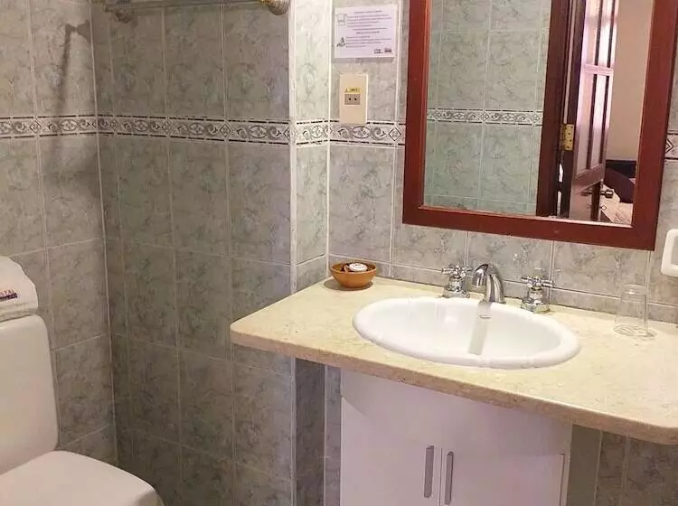 مسافرخانه Carmen