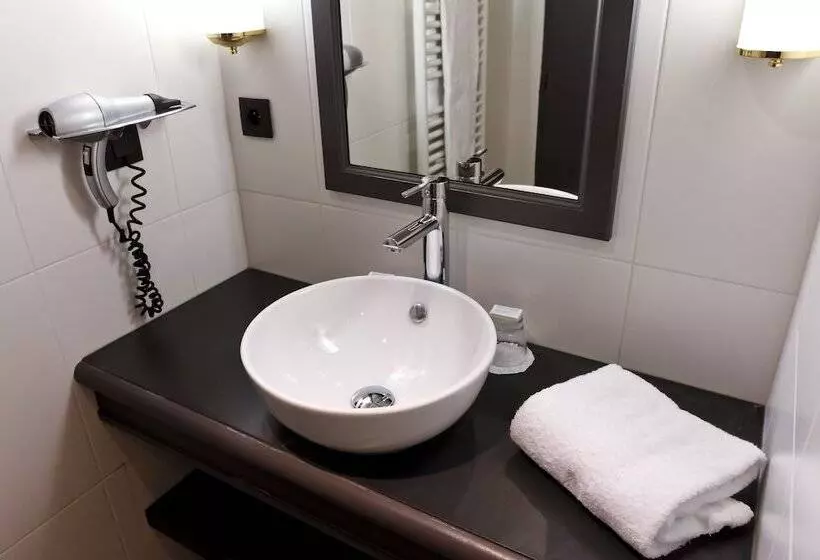 Отель Alexandra