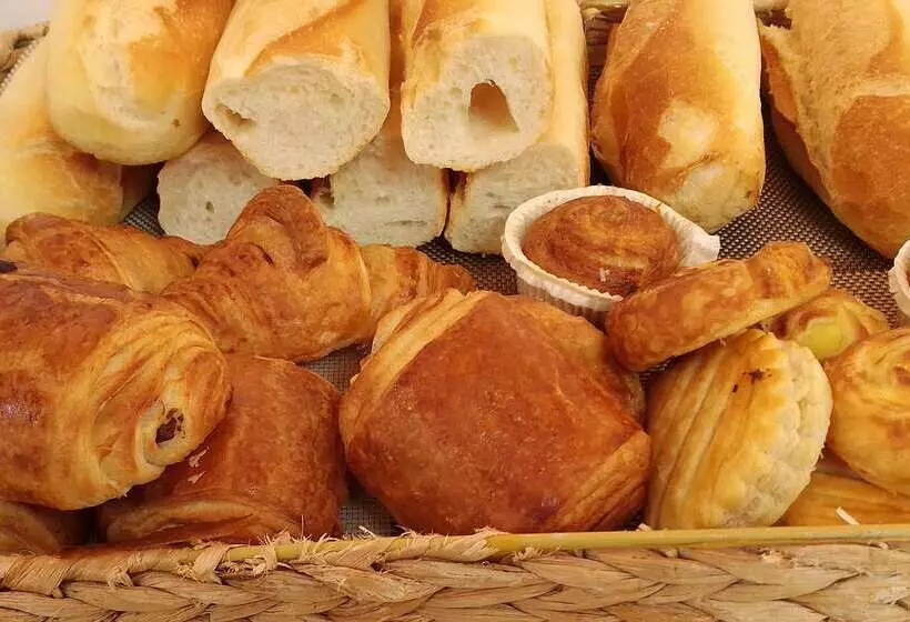 Отель Kyriad Quimper Sud