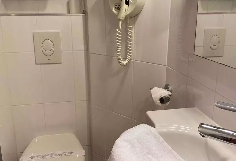 Отель Kyriad Quimper Sud