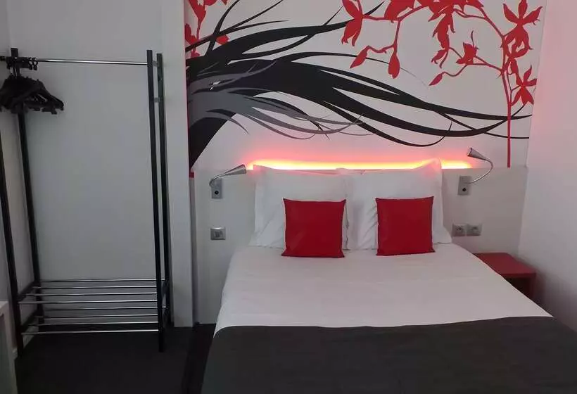 Отель Kyriad Quimper Sud