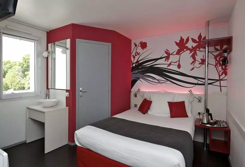 Отель Kyriad Quimper Sud