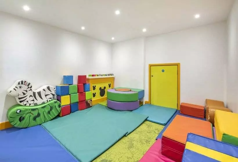 Отель Cromer Country Club