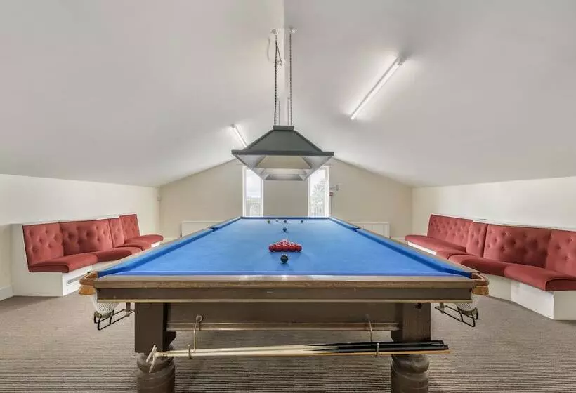 Отель Cromer Country Club