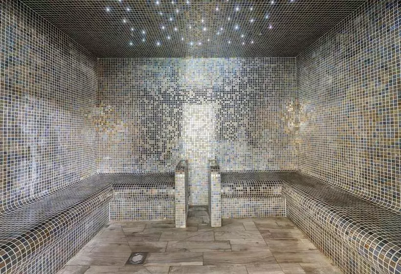 Отель Cromer Country Club