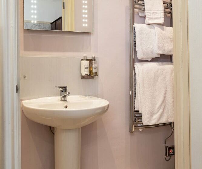 فندق Ees Wyke Country House