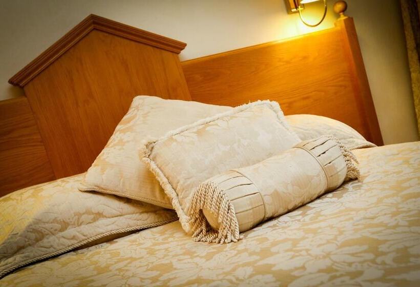 فندق Fairways Lodge & Leisure Club