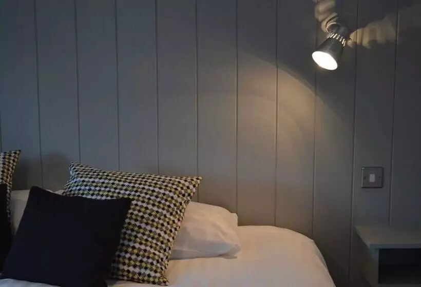 בית מלון כפרי The Cliffe At Dinham