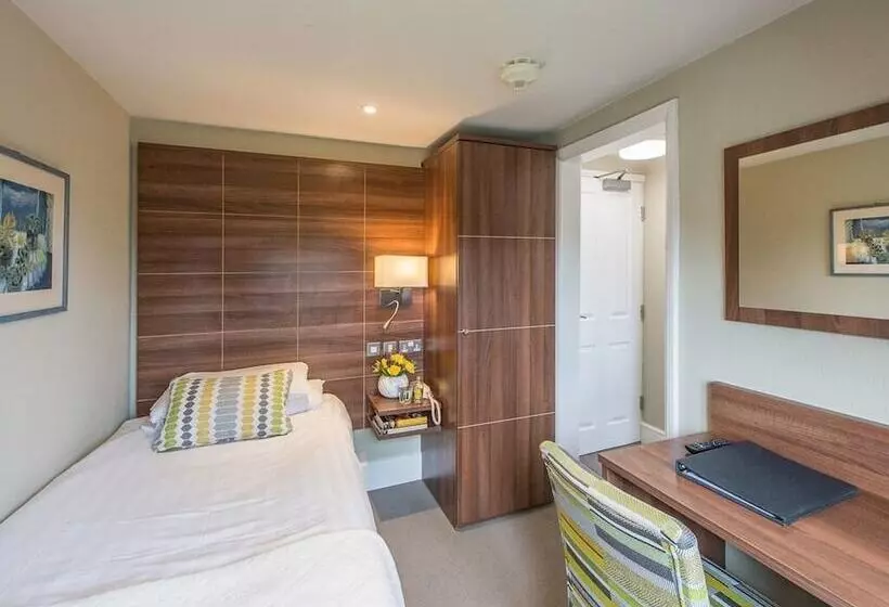 בית מלון כפרי The Cliffe At Dinham