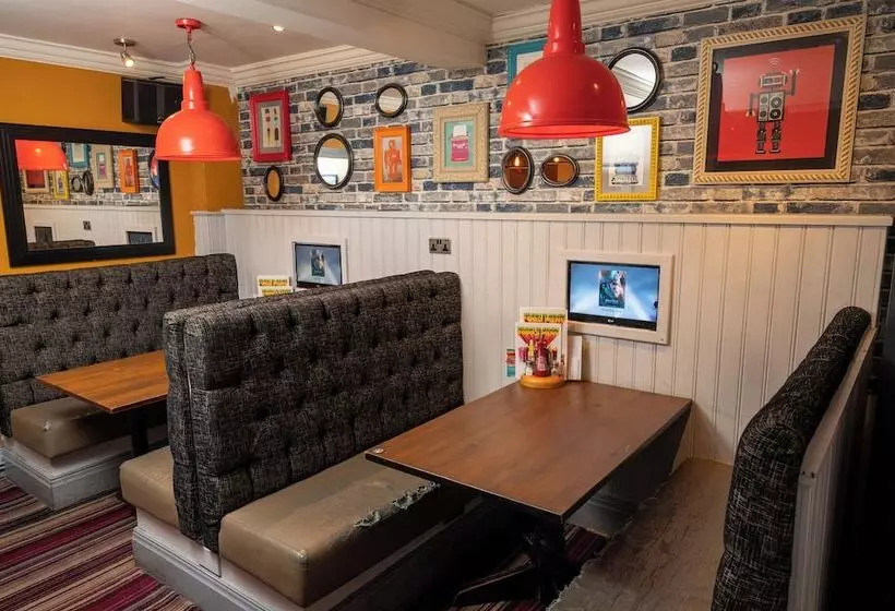 호텔 The Fernhurst By Greene King Inns