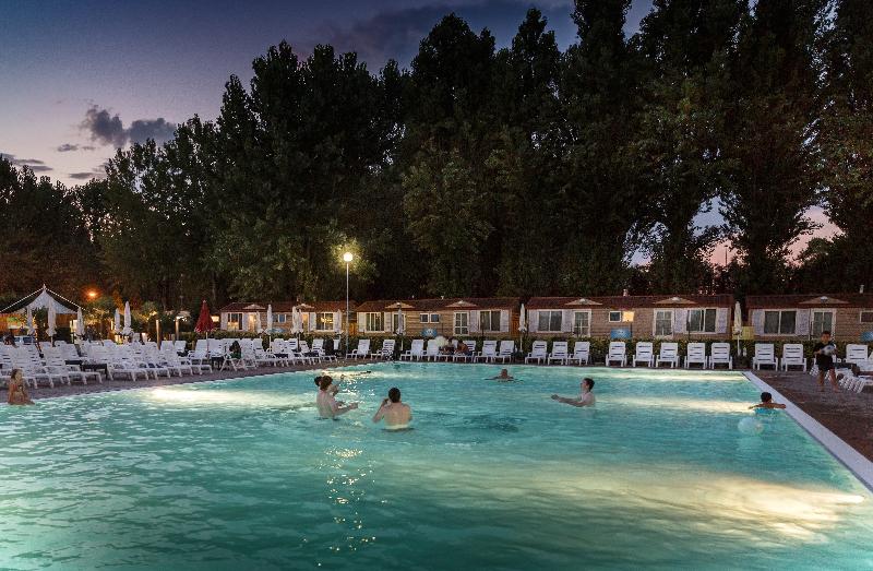 Hu Venezia Camping In Town