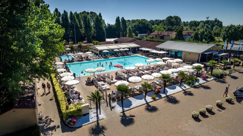 Hu Venezia Camping In Town