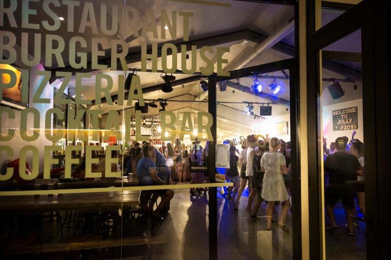 Hu Venezia Camping In Town