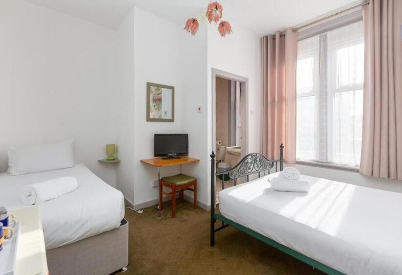 The Sandringham Court Hotel & Apartment With High Speed Wi Fi