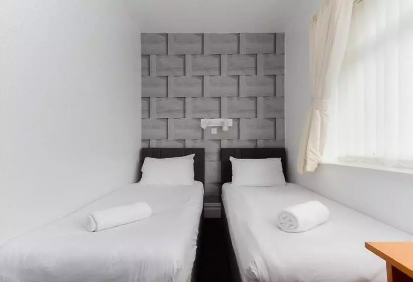 The Sandringham Court Hotel & Apartment With High Speed Wi Fi