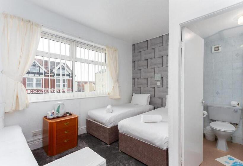 The Sandringham Court Hotel & Apartment With High Speed Wi Fi