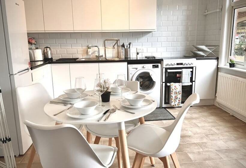 Bookeduk Large Cosy Cottage