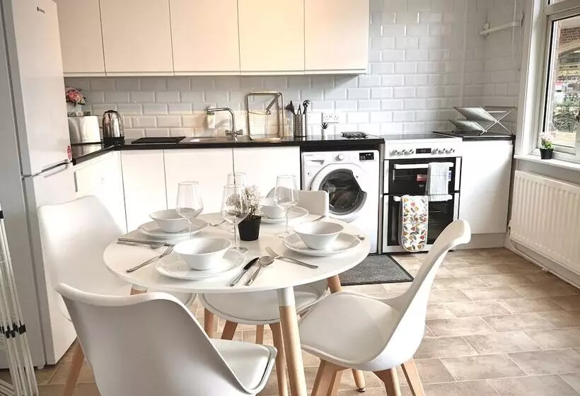 Bookeduk   Large Cosy Cottage