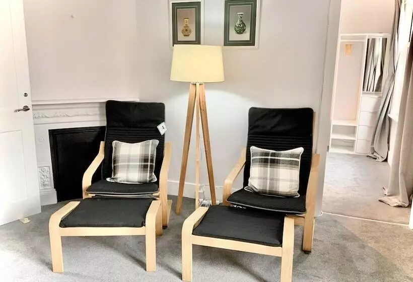 Bookeduk   Large Cosy Cottage