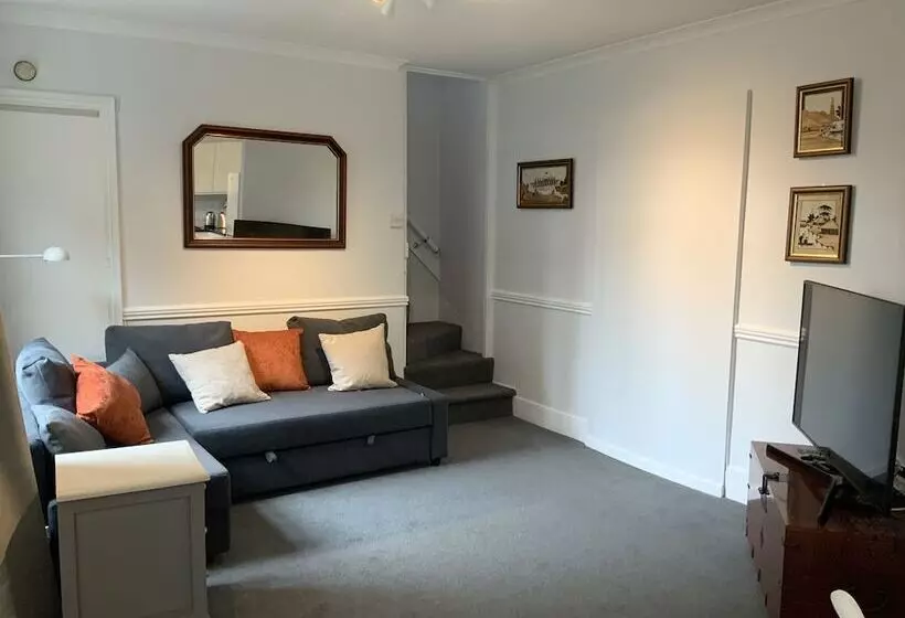 Bookeduk   Large Cosy Cottage