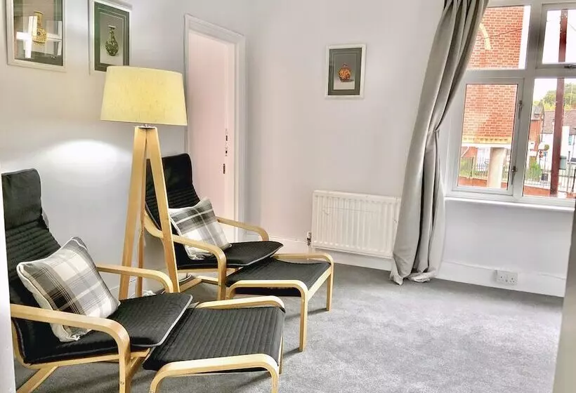 Bookeduk   Large Cosy Cottage