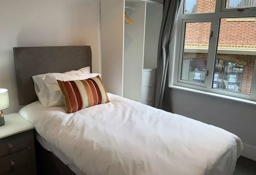 Bookeduk   Large Cosy Cottage