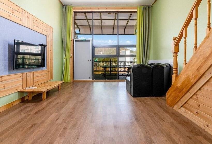 Gyeongju Gampo Four Seasons Pension