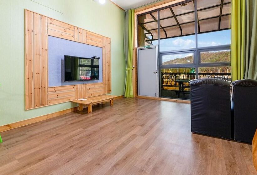 Gyeongju Gampo Four Seasons Pension