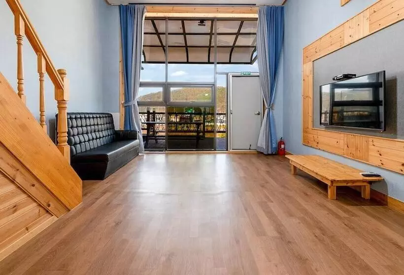 Gyeongju Gampo Four Seasons Pension