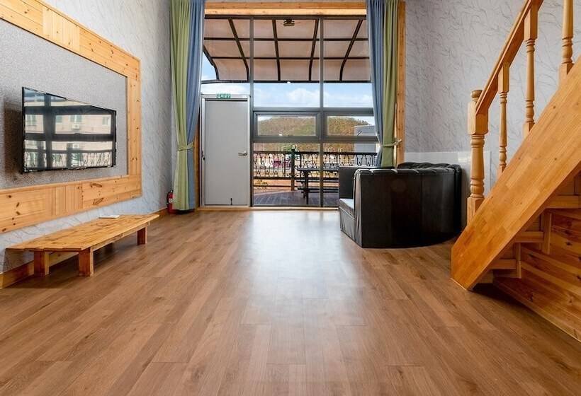 Gyeongju Gampo Four Seasons Pension