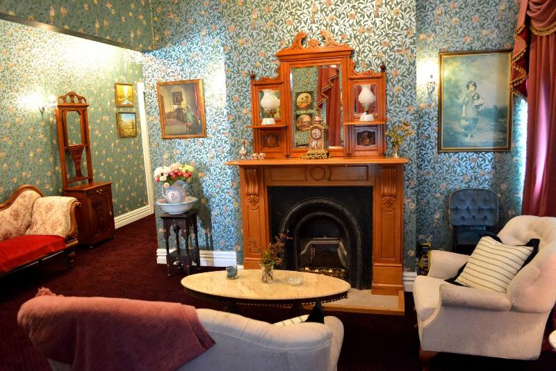 簡易ホテル Theatre Royal