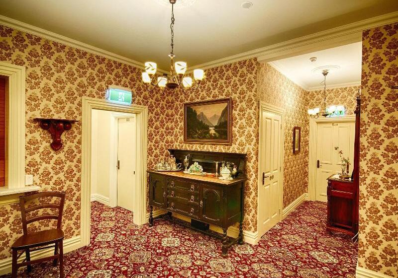 簡易ホテル Theatre Royal