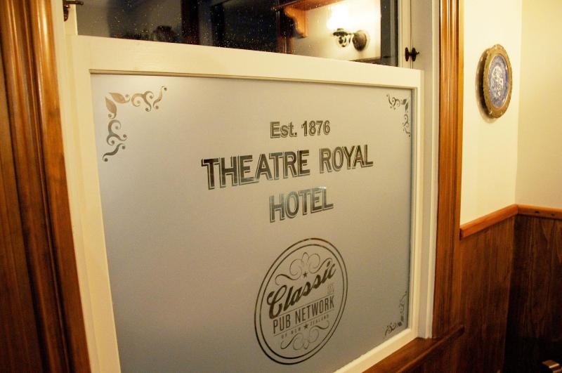 簡易ホテル Theatre Royal