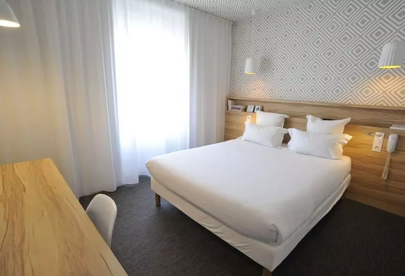 هتل Hôtel Et Apparts Marin
