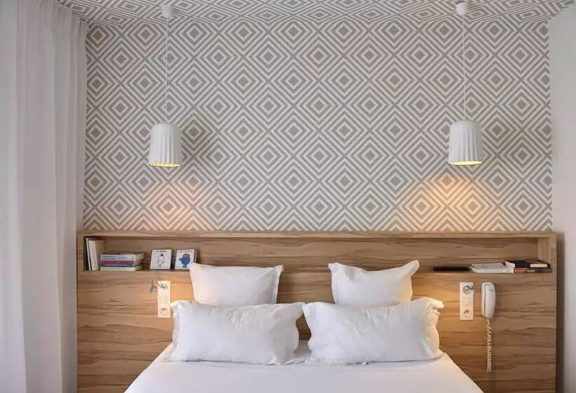 هتل Hôtel Et Apparts Marin