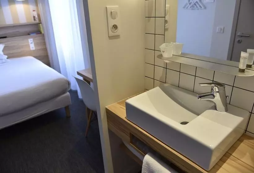هتل Hôtel Et Apparts Marin
