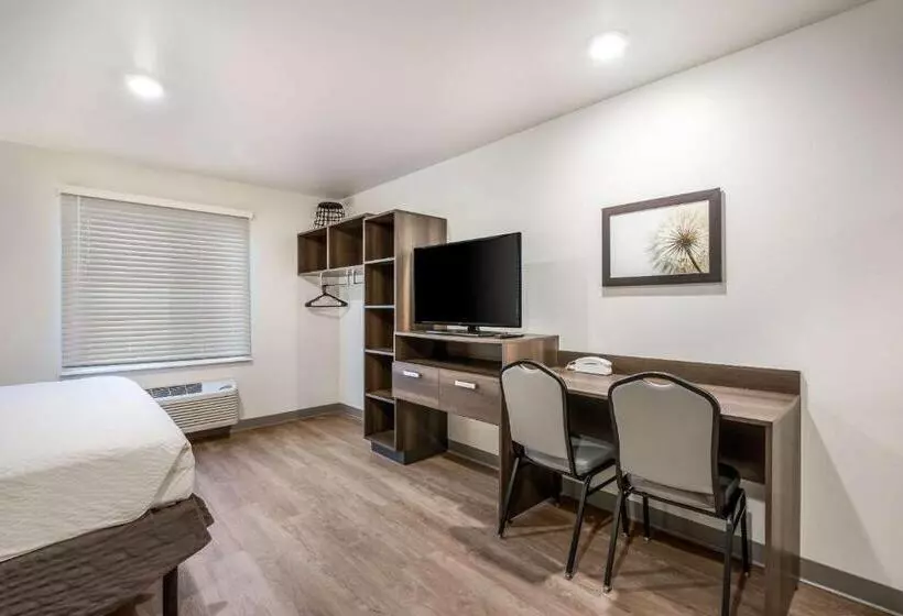 Hotelli Woodspring Suites Gurnee  Chicago